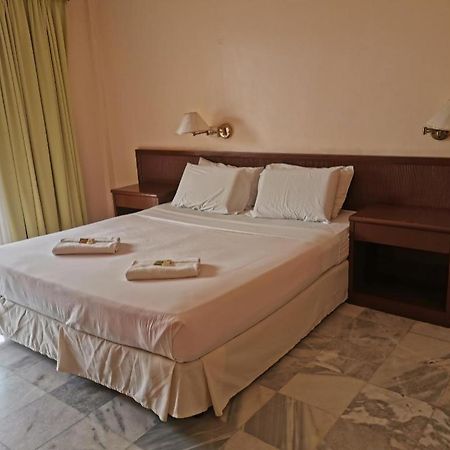 Oyo 89972 Borneo Paradise Beach Hotel Кота-Кінабалу Екстер'єр фото