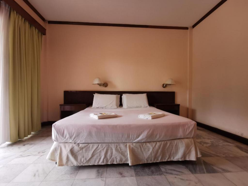 Oyo 89972 Borneo Paradise Beach Hotel Кота-Кінабалу Екстер'єр фото
