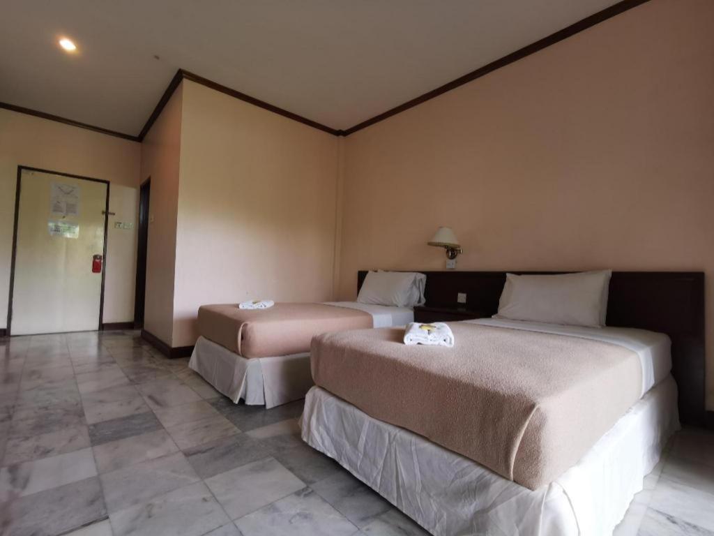 Oyo 89972 Borneo Paradise Beach Hotel Кота-Кінабалу Екстер'єр фото
